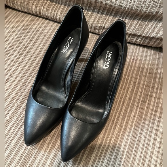Michael Kors 3-inch black heels size 6.5 - Picture 1 of 8